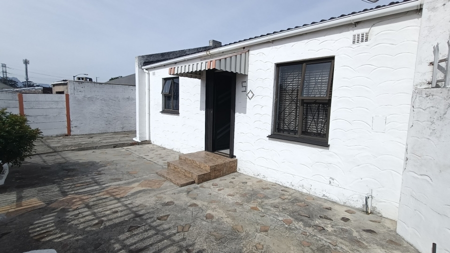 3 Bedroom Property for Sale in Palm Park Western Cape